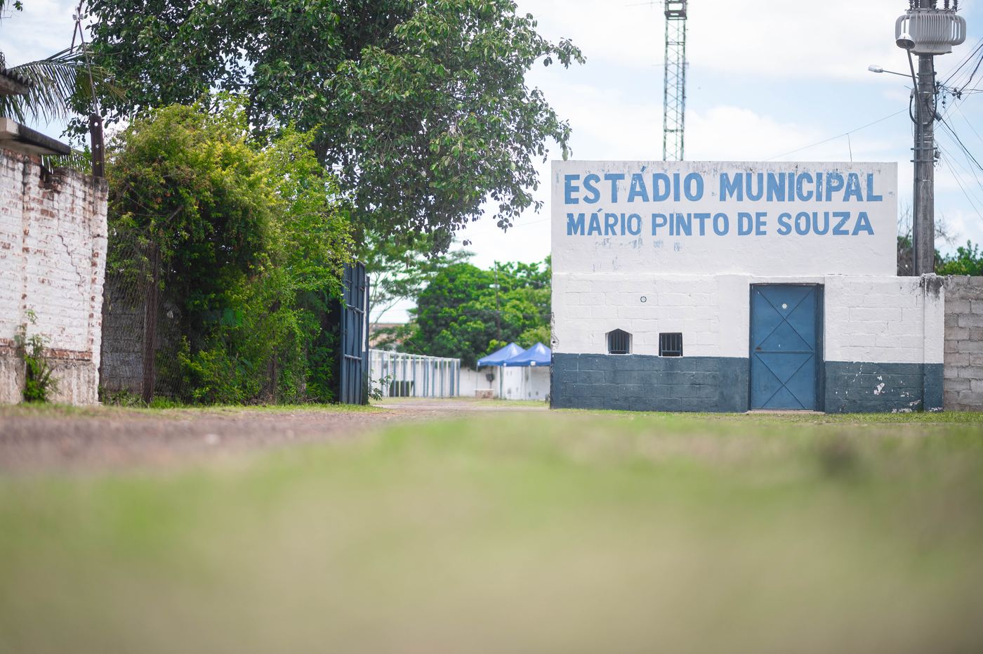 Fachada do Estádio Municipal Mário Pinto de Souza, em Aquidauana